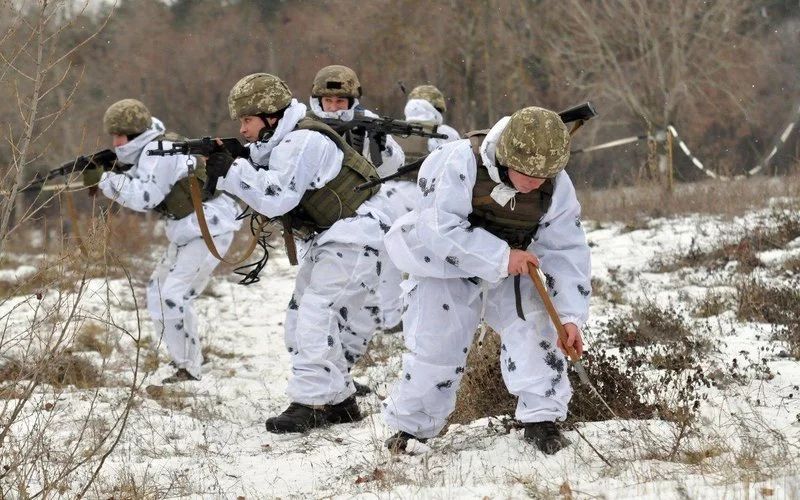 Доба на Донбасі: 8 порушень тиші, один боєць поранений