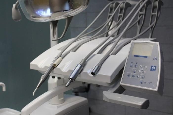 На Рівненщині після лікування у стоматолога дівчина потрапила до реанімації