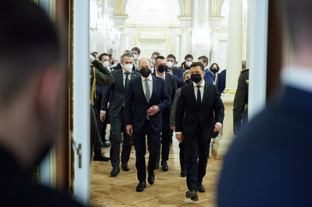 Зеленський закликав нардепів і олігархів повернутися до України протягом доби