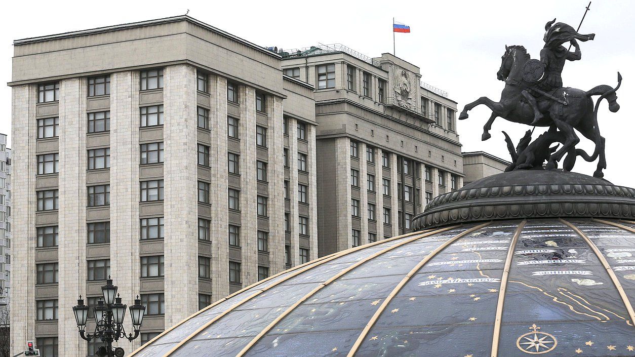 Держдума просить Путіна визнати ОРДЛО, Рада звернулася до світу