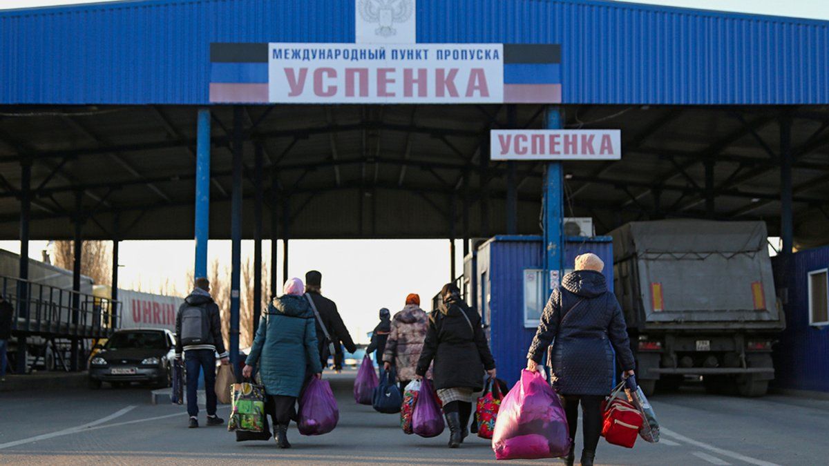 Окупанти масово евакуйовують людей з Донбасу до  Росії