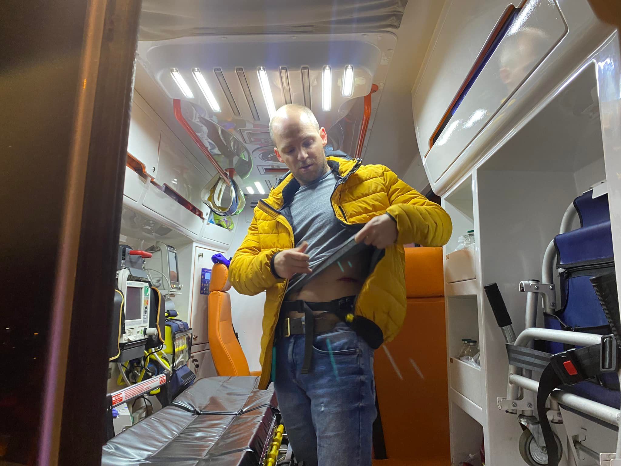 У Києві намагались вбити ветерана війни та журналіста Олексія Середюка, фото