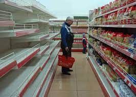 В Росії уже обмежили купівлю життєво необхідних продуктів у одні руки