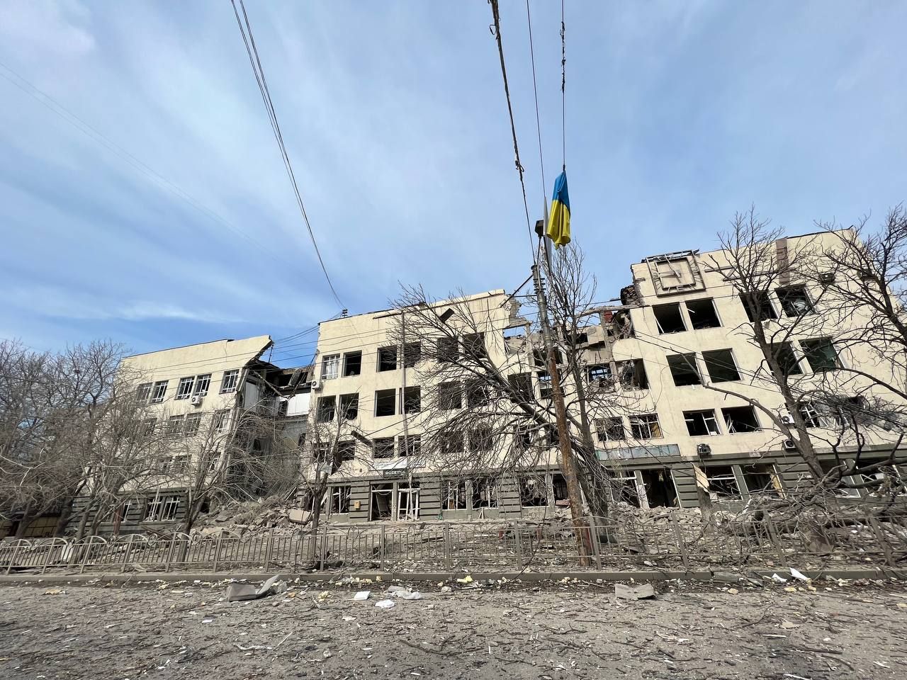 Маріуполь розбомблений варварами на 80-90% – заступник мера Орлов