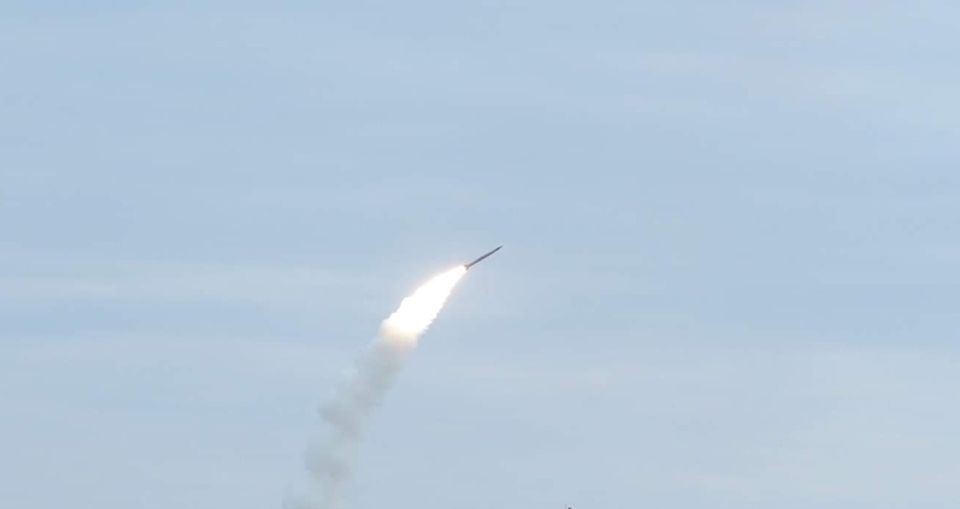 З Чорного моря ворог запустив 6 крилатих ракет в район аеропорту Львова