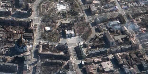 Супутниковий знімок зруйнованого російським бомбардуванням драмтеатру в Маріуполі Донецької області.