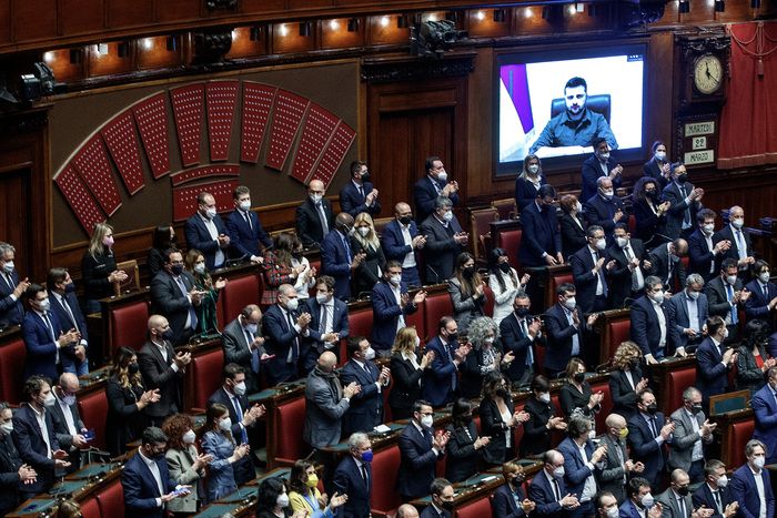 Окупанти ґвалтують, викрадають дітей, руйнують та грабують - Зеленський