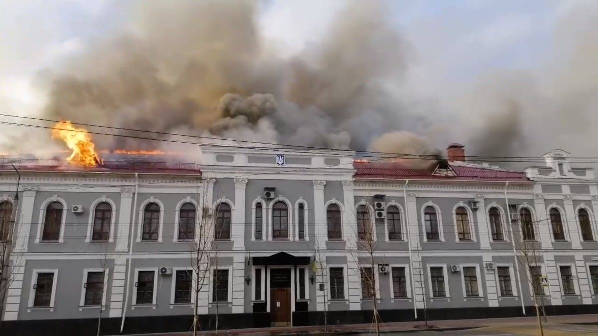 Архіви горять: у Чернігові знищено архів СБУ разом із справами репресованих