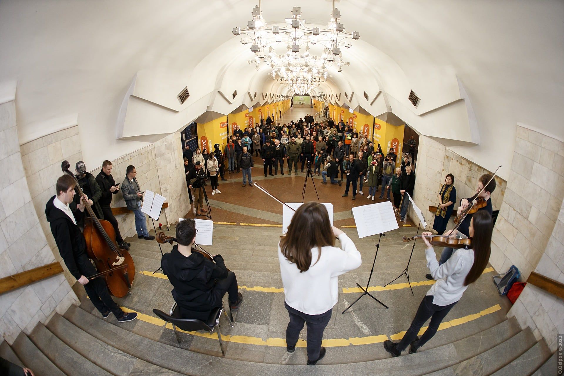 Концерт поміж вибухів: «KharkivMusicFest-2022» відкрився на платформі метро