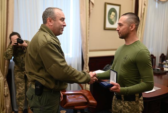 Вказав курс руському кораблю: Роман Грибов з острова Зміїний повернувся з полону на Черкащину, відео