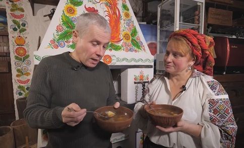 Лісова юшка: як на хуторі у рівненському лісі грибну юшку варять
