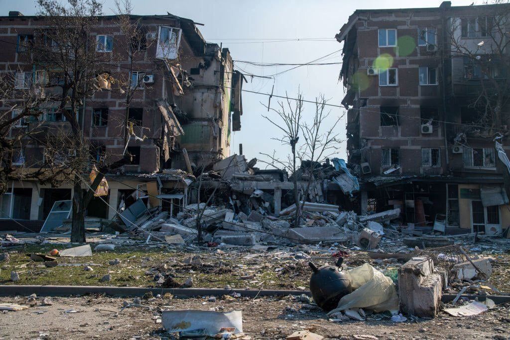 Російські окупанти спалюють у мобільних крематоріях убитих маріупольців