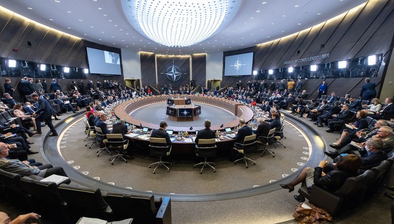 Кулеба попереджає: битва за Донбас буде схожа на Другу світову