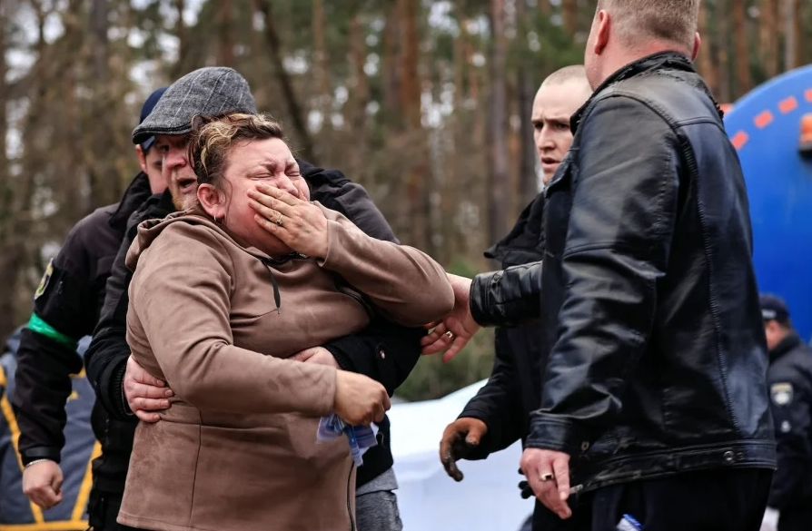 У селі Бузова під Києвом знайшли ще одну братську могилу українців