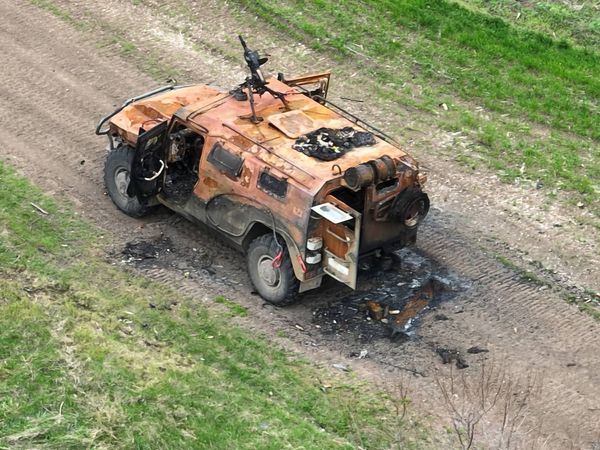 БМП та Тигри ворога спалахнули чотирма яскравими смолоскипами.