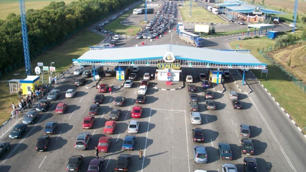 З Польщі масово повертаються українці на Великдень