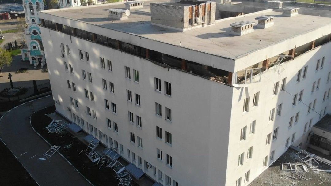 Рашисти вгатили по міській лікарні та житловим будинкам Харкова