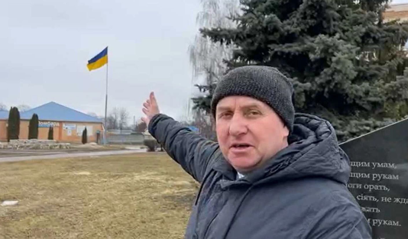 Голова Буринської громади Віктор Ладуха не знімав прапор України під час окупації.