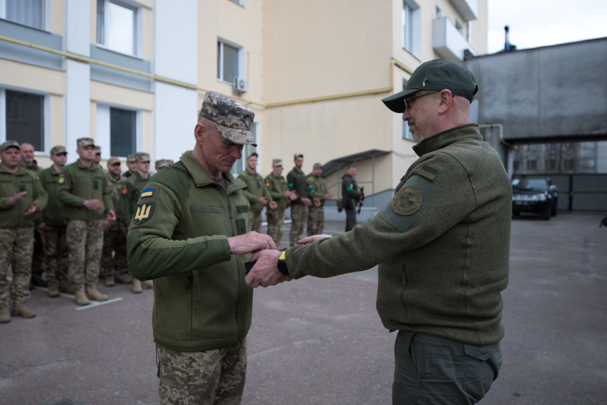 На  Чернігівщині міністр оборони вручив нагороди захисникам