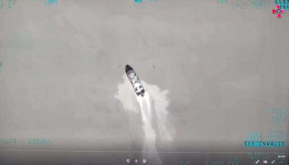 Біля острова Зміїний знищено два російські катери типу Раптор, відео