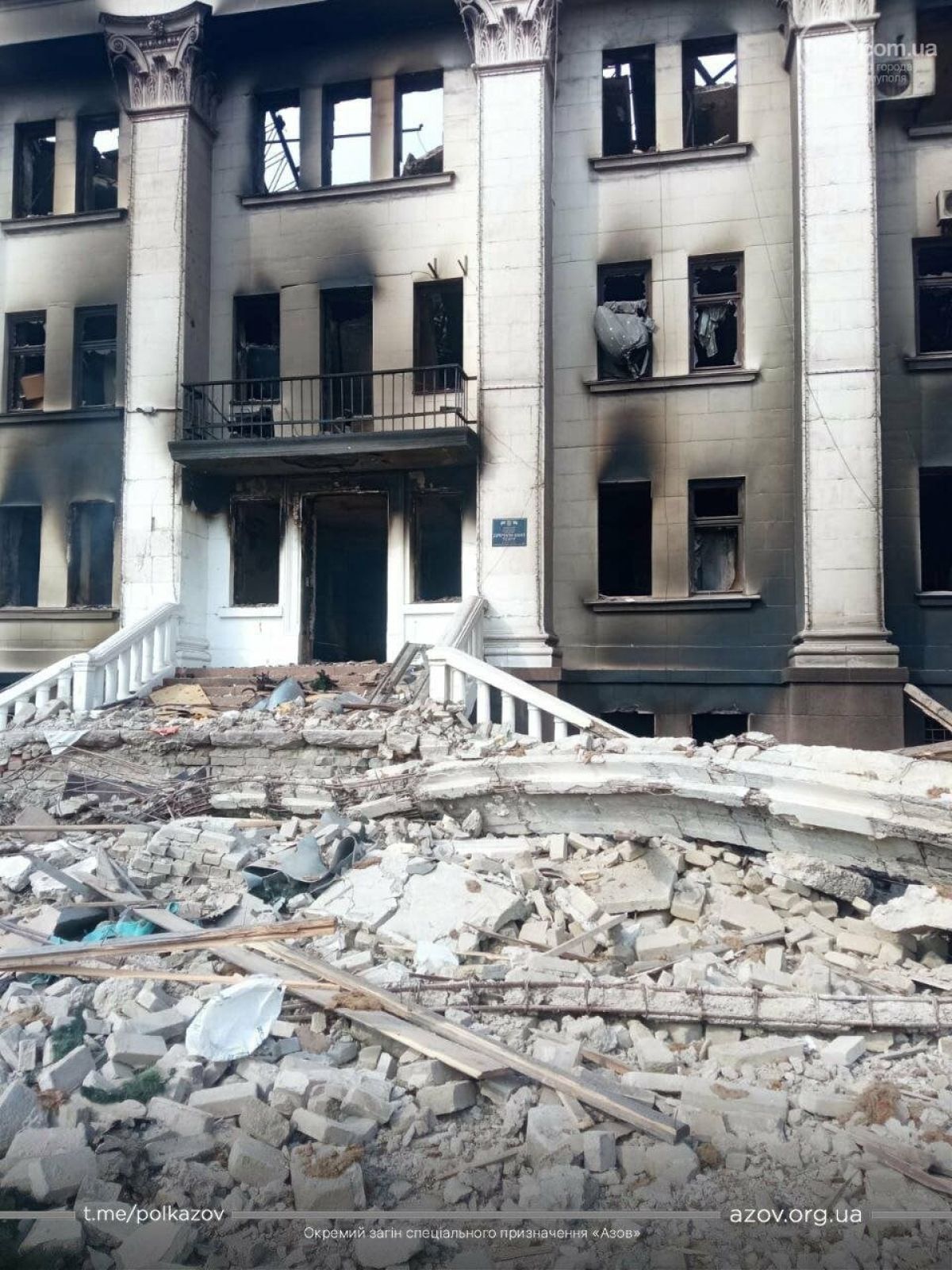 Під завалами драмтеатру у Маріуполі загинули щонайменше 600 людей