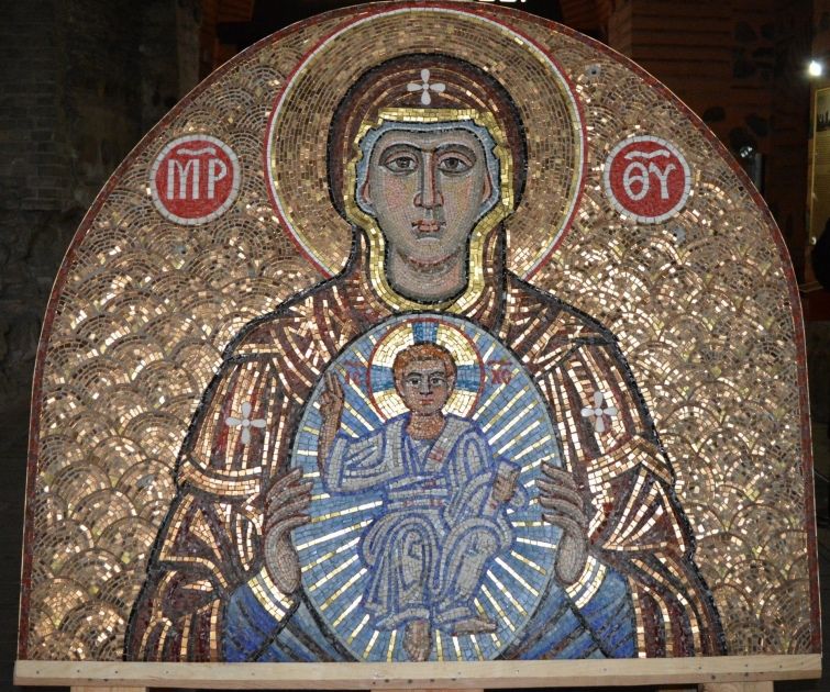 На Золотих воротах у Києві нанесли захисне покриття на панно «Богородиця – Знамення»