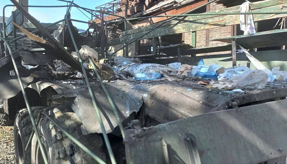 На «Азовсталі» ворог підбив евакуаційне авто: є постраждалі