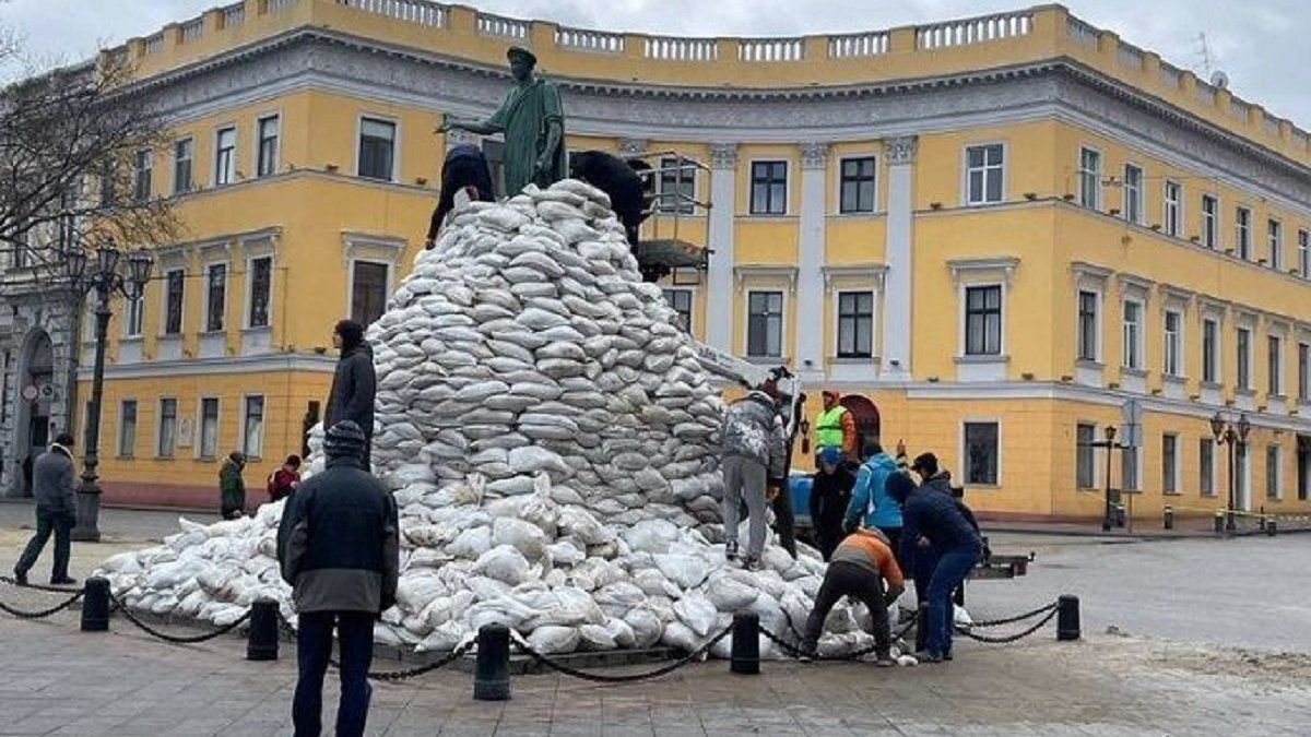 По Одесі нанесено ракетні удари