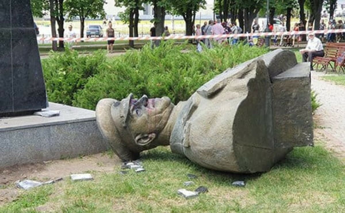 Пам’ятник Жукову у Харкові зносили двічі: у 2019-му та у 2022-му.