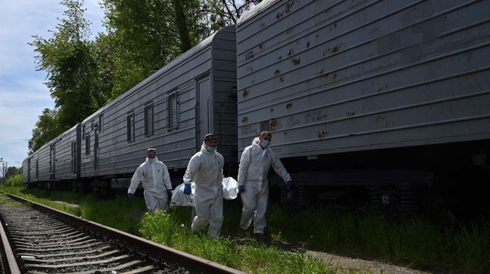 Під Києвом досі зберігають у рефрежераторах кілька сотень трупів росіян