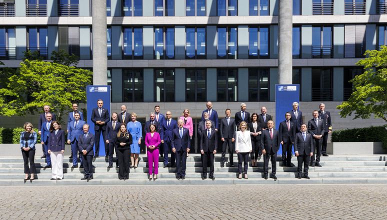 Неформальна зустріч міністрів закордонних справ країн НАТО у Берліні.