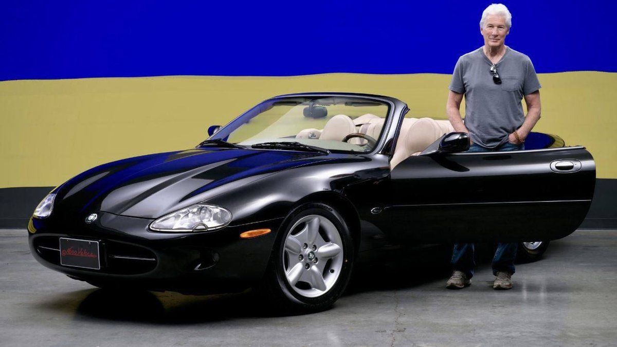 Автомобіль Річарда Гіра продали на аукціоні для допомоги українцям