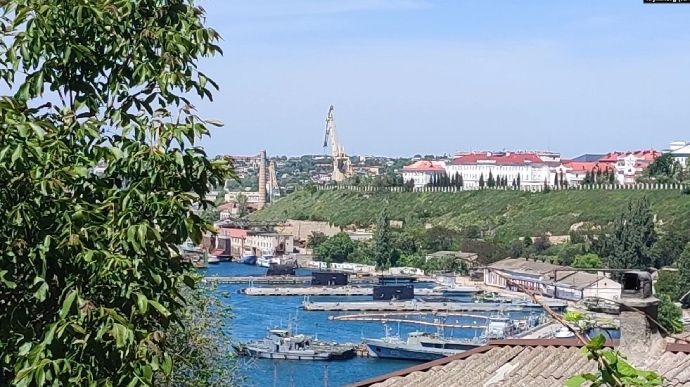 Дві третини своїх підводних човнів з ракетами рф вивела в Чорне море