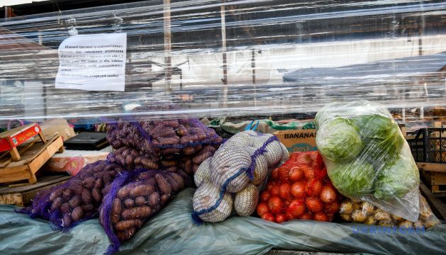 На Херсонщині аграріїв змушують продавати овочі в Крим за копійки