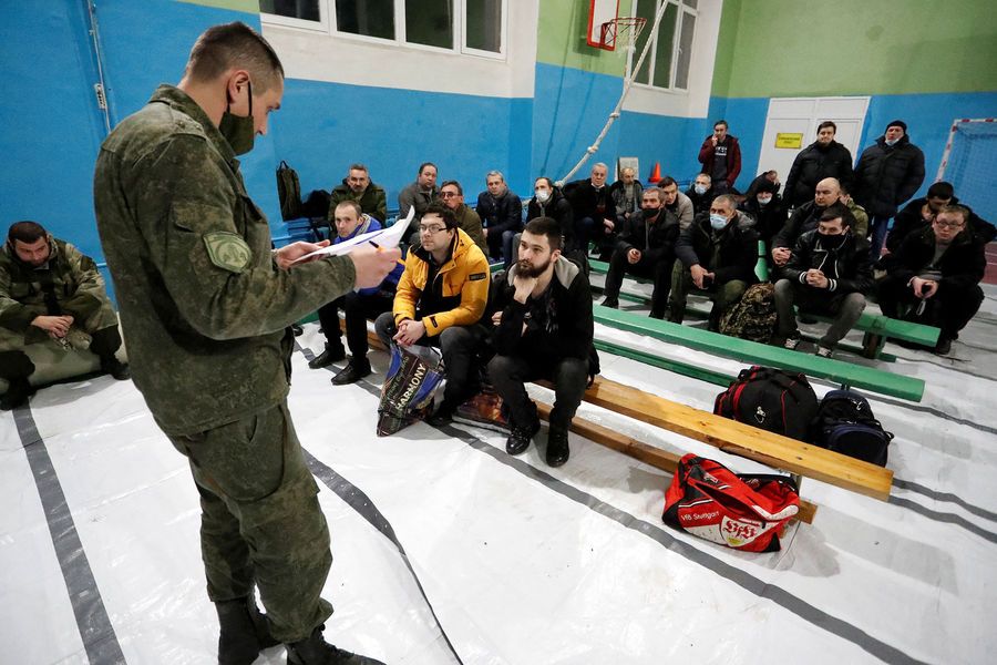 У «днр-жнр» росіяни забрали на війну всіх чоловіків – СБУ