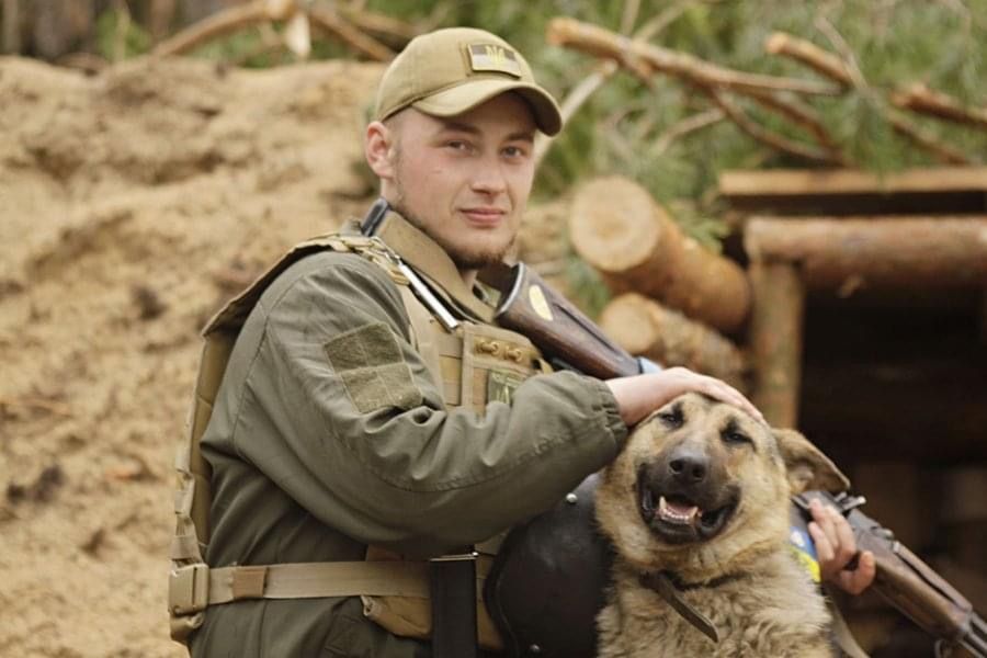 Пес Фауст застрибнув у окоп і відтоді служить у Нацгвардії