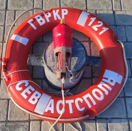 У Чорному морі виловили рятувальний круг та світловий буй з потопленого крейсера «Москва»