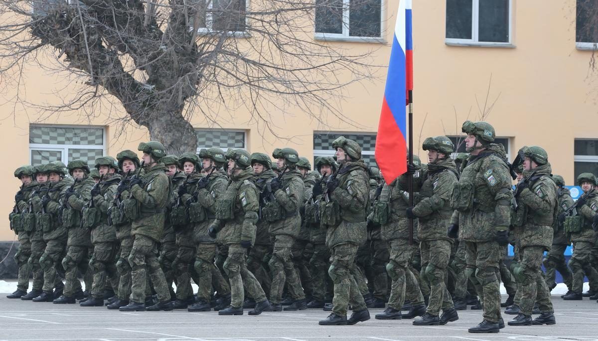 путін узаконив прийом до армії на контракт до 65 років