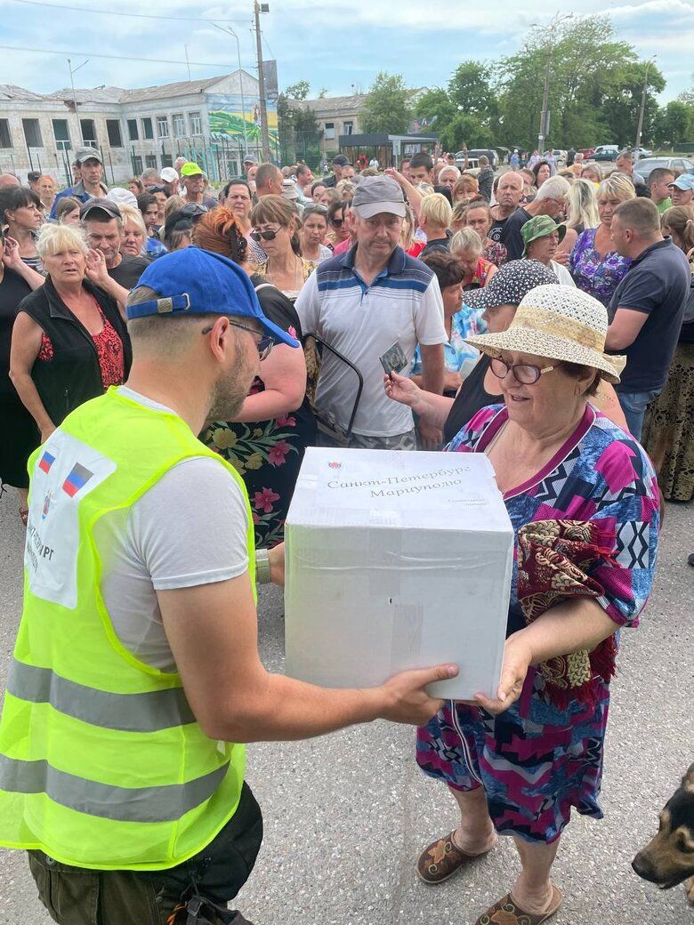 У Маріуполі окупанти зганьбилися із розпіареною гуманітаркою та старими автобусами