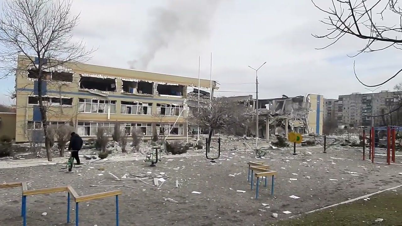 Колаборанти-вчителі Маріуполя забороняють учням говорити українською навіть на перервах