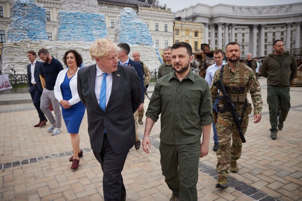 Джонсон і Зеленський домовилися про зброю та прогулялися Михайлівською площею, фото