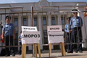 Від перестановки депутатів доля виборів не міняється