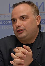 Це мені, і це мені — ТРК, майна, землі!