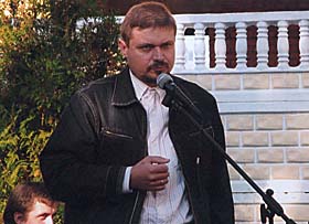 На поета можна вивчитися,