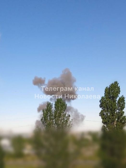 У Миколаєві та Херсоні вранці прогриміли вибухи