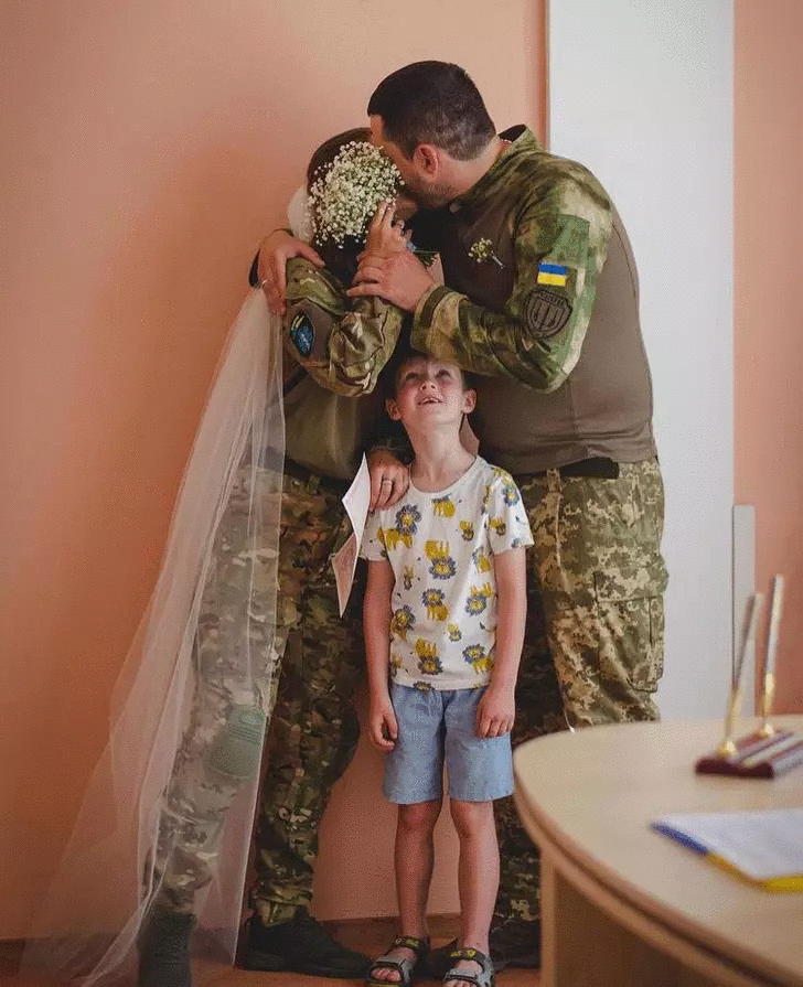 В берцях і в камуфляжі: у Полтаві одружились депутати міськради-військовослужбовці