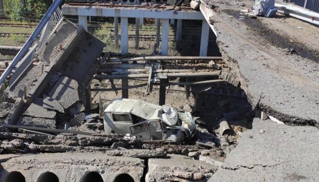 Росіяни нищать з вертольотів дороги та мости, що ведуть до Лисичанська – Гайдай