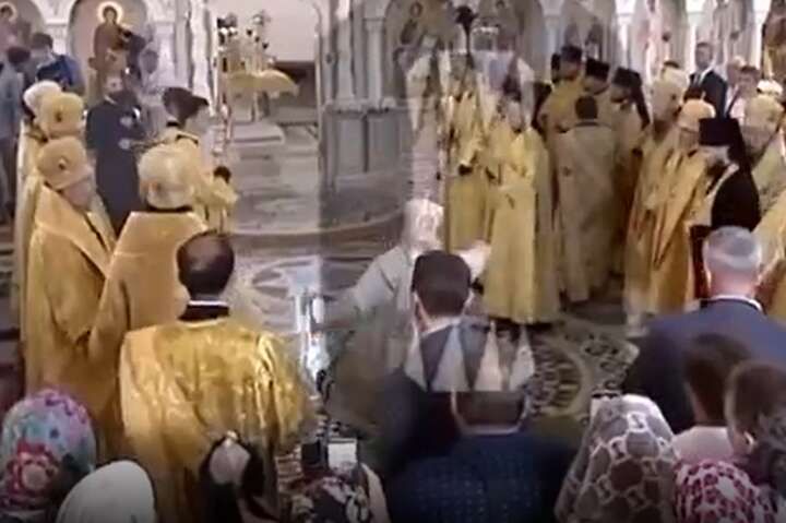 Патріарх Кирило не втримався на ногах і упав посеред храму