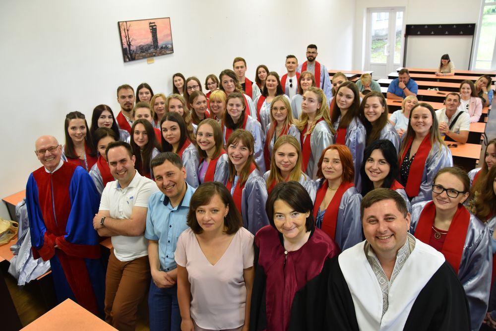 Острозька  академія вручила дипломи бакалаврам