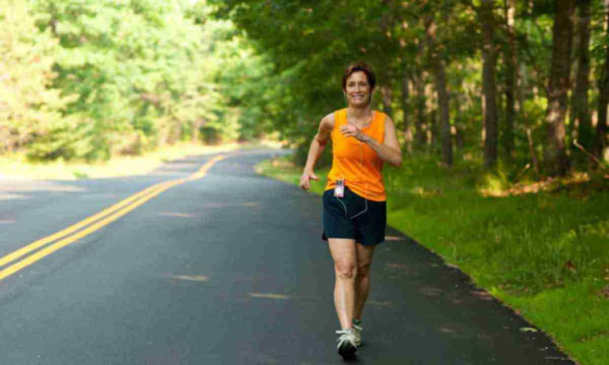 Ходьба, легкий біг — добрий спосіб на зміцнення серцево-судинної системи.